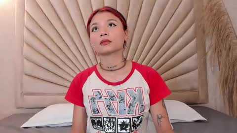 Snapshot of emmaduff_ chatting on 11/04/25, 12:04 online show from 11/04/25, 12:04