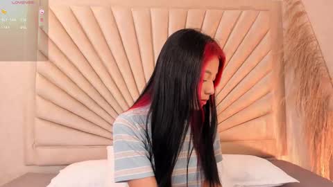 Snapshot of emmaduff_ chatting on 11/06/25, 12:28 online show from 11/06/25, 12:28