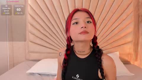 Snapshot of emmaduff_ chatting on 11/08/25, 12:27 online show from 11/08/25, 12:27