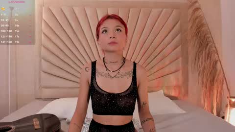 Snapshot of emmaduff_ chatting on 11/11/25, 12:16 online show from 11/11/25, 12:16