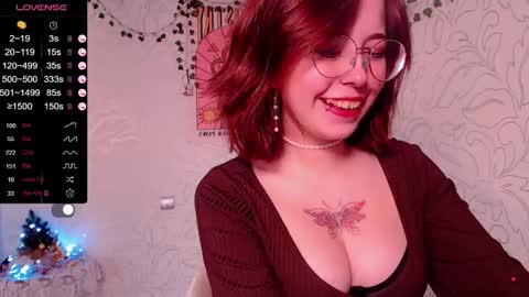 Snapshot of emmae__ chatting on 12/31/24, 03:12 Emma online show from 12/31/24, 03:12