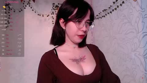 Snapshot of emmae__ chatting on 01/13/25, 04:18 Emma online show from 01/13/25, 04:18