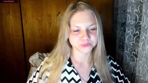 Snapshot of emmafrizea chatting on 09/11/25, 08:53 Hello Im newMake me cumPVT 12tk for min ALL INCLUSIVE online show from 09/11/25, 08:53