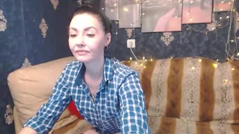 Snapshot of emmagoldx chatting on 12/15/24, 07:35 EmmaGoldX online show from 12/15/24, 07:35