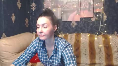 Snapshot of emmagoldx chatting on 12/15/24, 07:31 EmmaGoldX online show from 12/15/24, 07:31