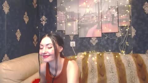 Snapshot of emmagoldx chatting on 12/20/24, 02:08 EmmaGoldX online show from 12/20/24, 02:08