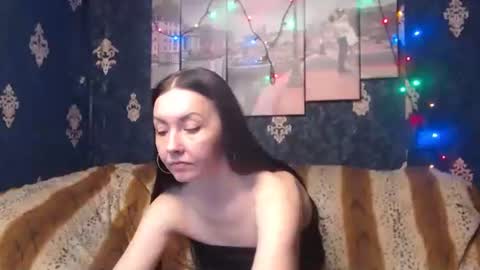 Snapshot of emmagoldx chatting on 03/05/25, 01:39 EmmaGoldX online show from 03/05/25, 01:39