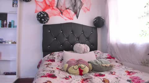 Snapshot of emmantho chatting on 10/20/25, 07:03 Emmantho online show from 10/20/25, 07:03