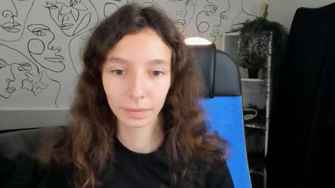 Snapshot of emmanuellbrown chatting on 10/17/25, 01:25 emmanuellbrown online show from 10/17/25, 01:25