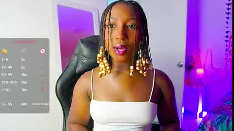 Snapshot of emmasanzoficial chatting on 10/09/25, 11:19 Sara online show from 10/09/25, 11:19