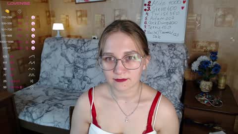 Snapshot of emmatiny chatting on 12/07/24, 01:40 Mia online show from 12/07/24, 01:40