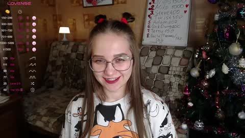 Snapshot of emmatiny chatting on 12/13/24, 01:44 Mia online show from 12/13/24, 01:44