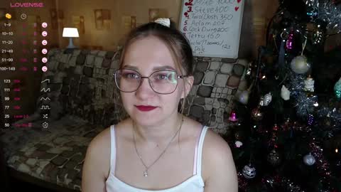 Snapshot of emmatiny chatting on 12/14/24, 01:38 Mia online show from 12/14/24, 01:38