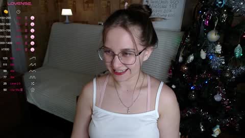 Snapshot of emmatiny chatting on 12/19/24, 05:29 Mia online show from 12/19/24, 05:29