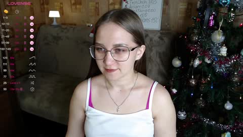 Snapshot of emmatiny chatting on 01/04/25, 11:43 Mia online show from 01/04/25, 11:43