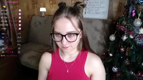 Snapshot of emmatiny chatting on 01/05/25, 12:21 Mia online show from 01/05/25, 12:21