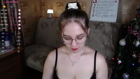 Snapshot of emmatiny chatting on 01/05/25, 03:45 Mia online show from 01/05/25, 03:45