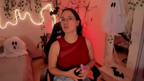 Emma Torres online show from 10/29/25, 02:30