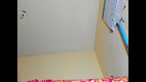 Snapshot of emmawuilian chatting on 01/19/25, 03:53 hi im emmalina welcome to your happy place online show from 01/19/25, 03:53