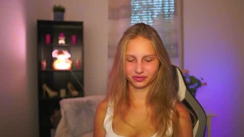 Snapshot of emmie_murray chatting on 10/09/25, 01:09 Emmie online show from 10/09/25, 01:09