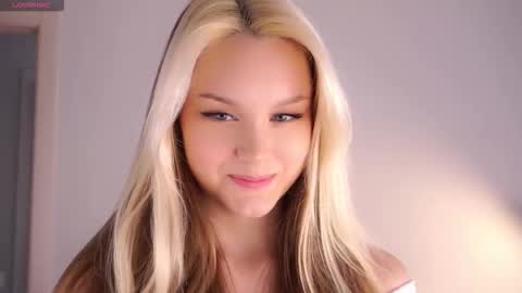 Snapshot of emmiemurray chatting on 09/10/25, 06:46 Aurora online show from 09/10/25, 06:46