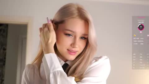 Snapshot of emmiemurray chatting on 10/04/25, 06:22 Aurora online show from 10/04/25, 06:22