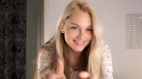 Snapshot of emmiemurray chatting on 10/07/25, 06:43 Aurora online show from 10/07/25, 06:43