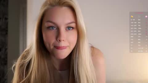 Snapshot of emmiemurray chatting on 10/11/25, 08:35 Aurora online show from 10/11/25, 08:35