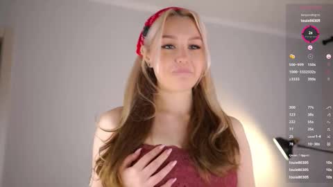 Snapshot of emmiemurray chatting on 10/24/25, 06:32 Aurora online show from 10/24/25, 06:32