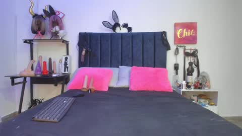 Snapshot of emmily_giraldo chatting on 01/06/25, 05:16 online show from 01/06/25, 05:16