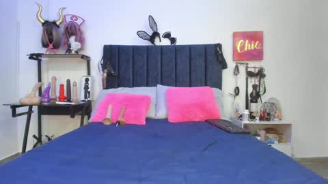 Snapshot of emmily_giraldo chatting on 01/09/25, 05:33 online show from 01/09/25, 05:33