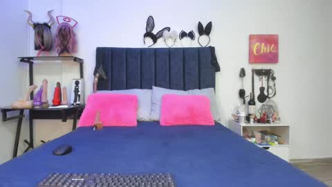 Snapshot of emmily_giraldo chatting on 01/16/25, 05:55 online show from 01/16/25, 05:55