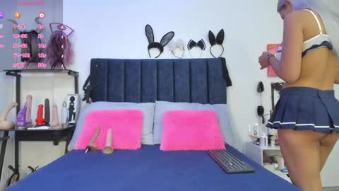 Snapshot of emmily_giraldo chatting on 01/25/25, 11:55 online show from 01/25/25, 11:55