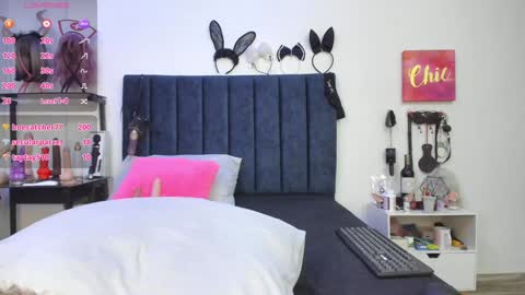 Snapshot of emmily_giraldo chatting on 01/27/25, 02:57 online show from 01/27/25, 02:57