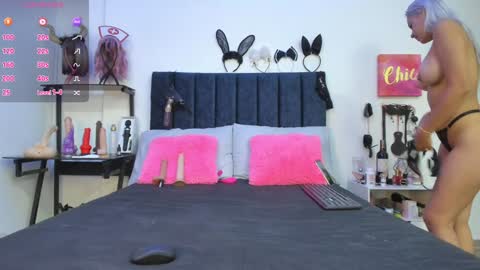 Snapshot of emmily_giraldo chatting on 02/03/25, 11:31 online show from 02/03/25, 11:31