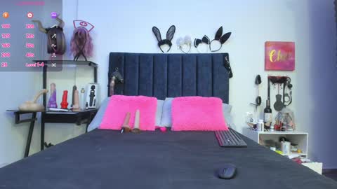 Snapshot of emmily_giraldo chatting on 02/05/25, 11:55 online show from 02/05/25, 11:55