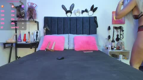 Snapshot of emmily_giraldo chatting on 02/07/25, 12:06 online show from 02/07/25, 12:06