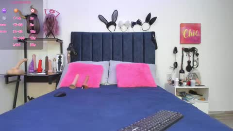 Snapshot of emmily_giraldo chatting on 02/12/25, 11:51 online show from 02/12/25, 11:51