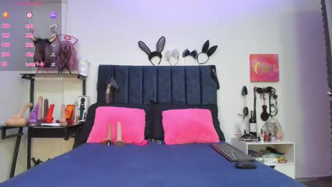 Snapshot of emmily_giraldo chatting on 02/25/25, 12:45 online show from 02/25/25, 12:45