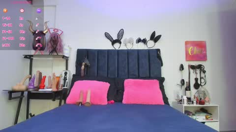 Snapshot of emmily_giraldo chatting on 02/26/25, 12:03 online show from 02/26/25, 12:03