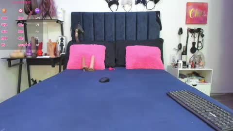 Snapshot of emmily_giraldo chatting on 02/27/25, 11:52 online show from 02/27/25, 11:52