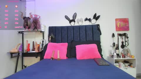 Snapshot of emmily_giraldo chatting on 03/01/25, 12:01 online show from 03/01/25, 12:01