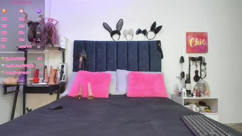 Snapshot of emmily_giraldo chatting on 03/03/25, 02:59 online show from 03/03/25, 02:59