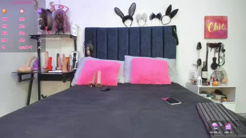 Snapshot of emmily_giraldo chatting on 03/06/25, 03:24 online show from 03/06/25, 03:24