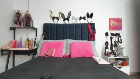 Snapshot of emmily_giraldo chatting on 10/06/25, 12:24 online show from 10/06/25, 12:24