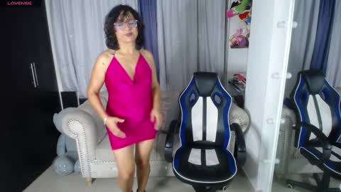 Emmily online show from 01/11/25, 01:06