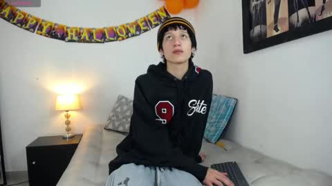 Snapshot of emmo_boy chatting on 10/20/25, 02:34 SERGIO online show from 10/20/25, 02:34