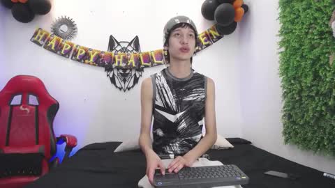 Snapshot of emmo_boy chatting on 10/30/25, 01:01 SERGIO online show from 10/30/25, 01:01