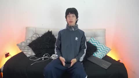 Snapshot of emmo_boy chatting on 11/18/25, 12:53 SERGIO online show from 11/18/25, 12:53