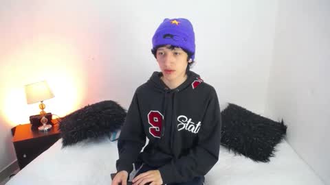 Snapshot of emmo_boy chatting on 11/21/25, 12:26 SERGIO online show from 11/21/25, 12:26